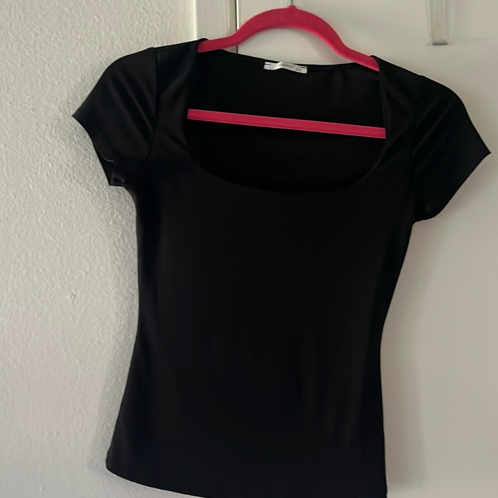scoop neck shirt